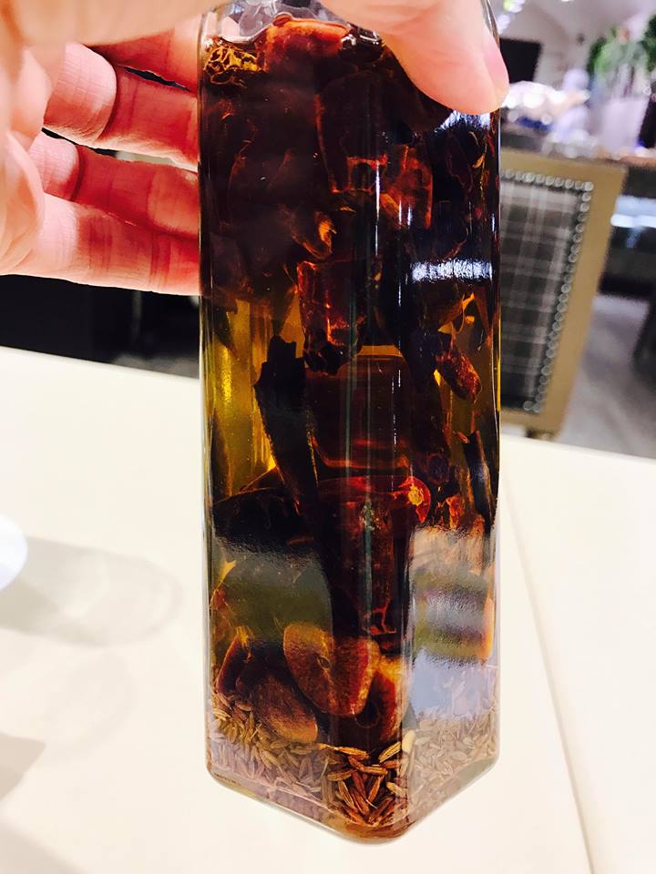 オリジナルの特製辛味オイルとガラムマサラもあります