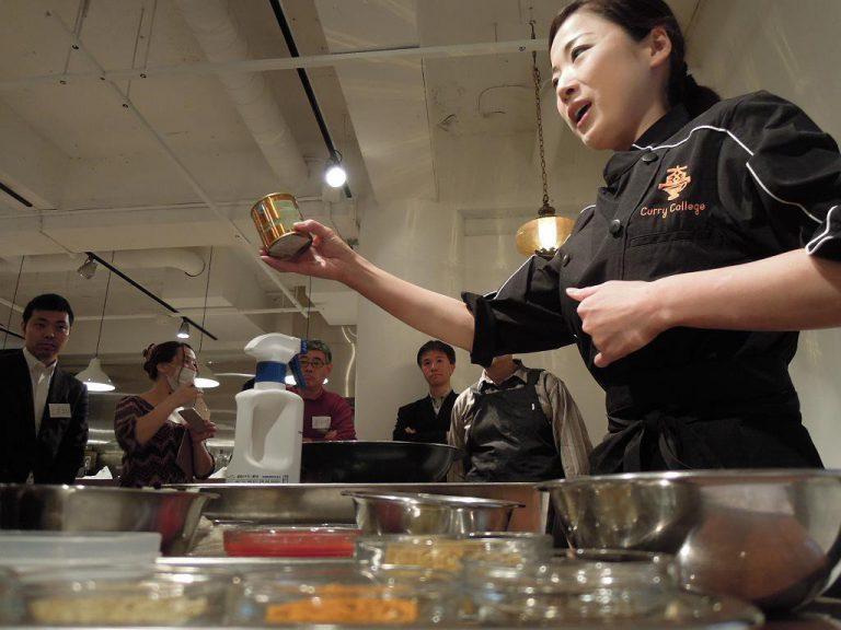 熱烈なカレーファンから熱い声援を送られています